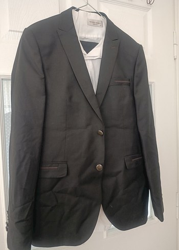 Düğmeli Siyah Yelek ve Beyaz Gömlek Takım - Görsel 2