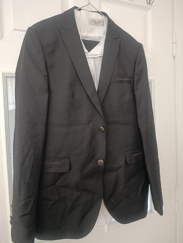 Düğmeli Siyah Yelek ve Beyaz Gömlek Takım - Görsel 2