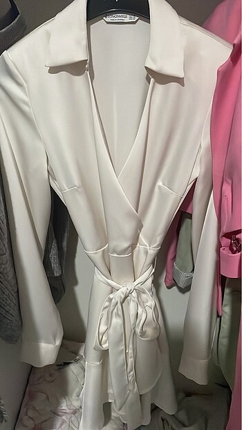 Beyaz stradivarius saten elbise