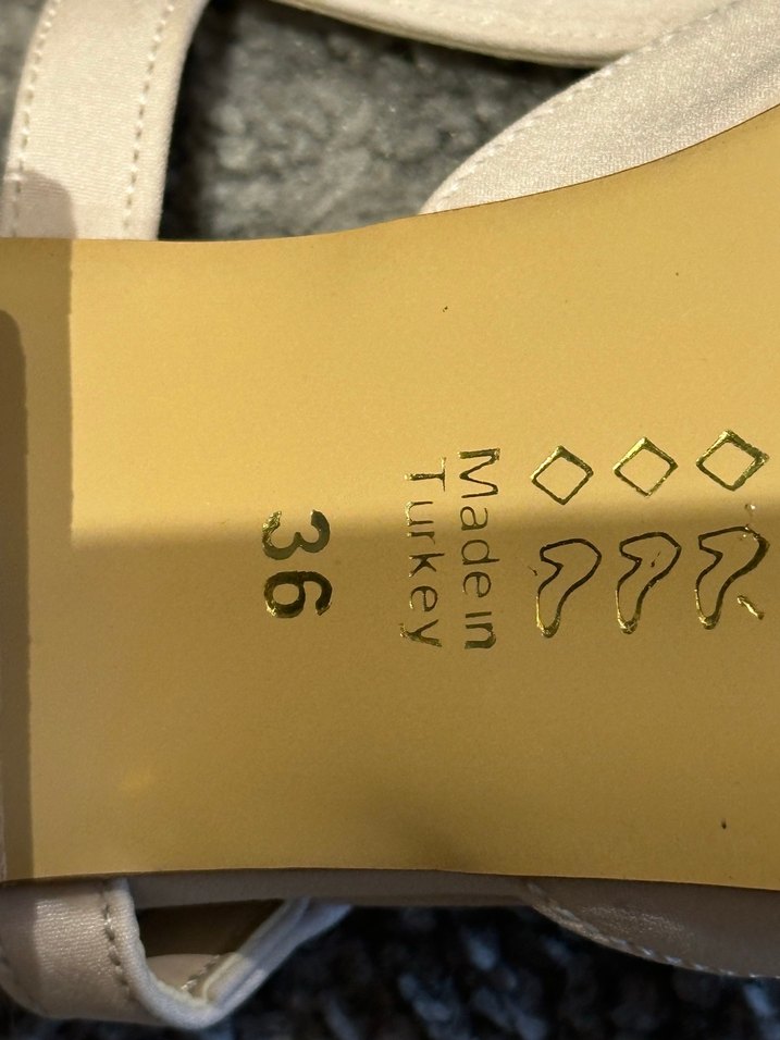 Bej Süet Stiletto Tokalı Kadın Ayakkabı - Görsel 3