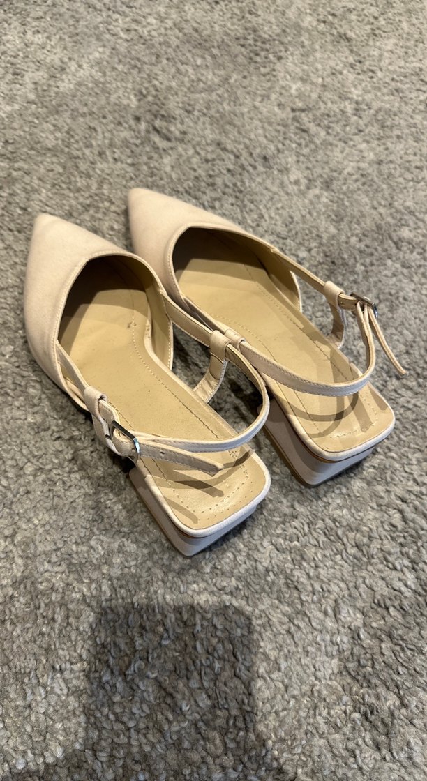 Bej Süet Stiletto Tokalı Kadın Ayakkabı - Görsel 2