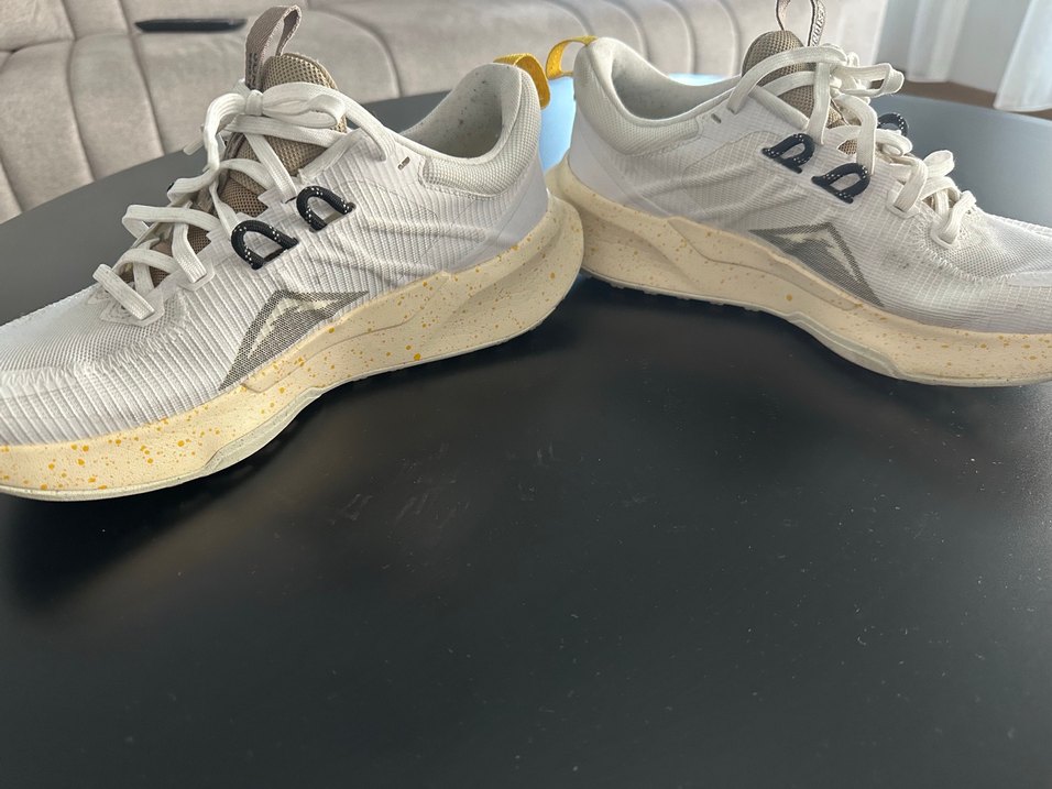 Nike spor ayakkabısı. Beyaz Siyah Desenli Bağcıklı Spor Ayakkabı - Görsel 5