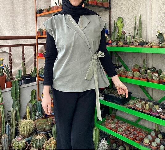 yeşil yandan bağlamalı yelek