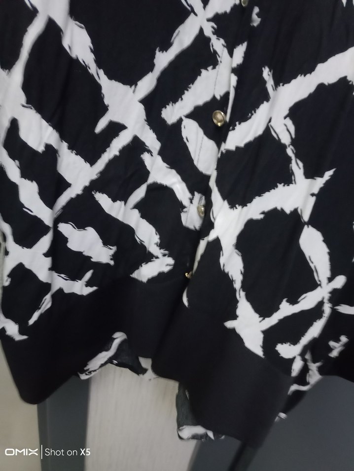 Düğmeli Siyah Beyaz Uzun Kollu Salaş Gömlek - Görsel 3