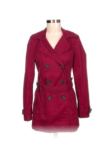 Stradivarius Trenchcoat %70 İndirimli.