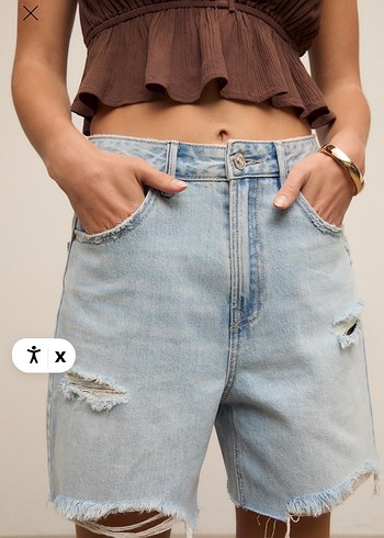 Stradivarius Kadın Mavi Mini Denim Şort - Görsel 4