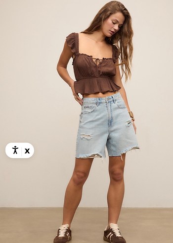 Stradivarius Kadın Mavi Mini Denim Şort - Görsel 3