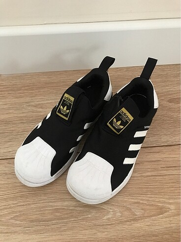 32 Beden siyah Renk Adidas spor ayakkabı