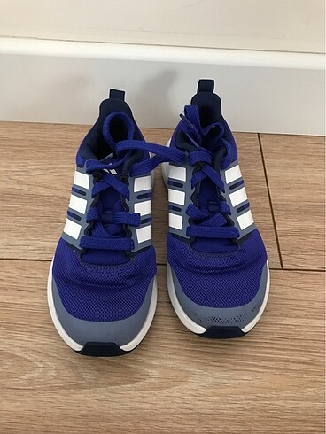 Adidas spor ayakkabı