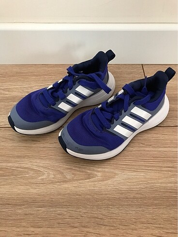 32 Beden Adidas spor ayakkabı