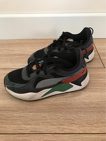 32 Beden siyah Renk Puma spor ayakkabı