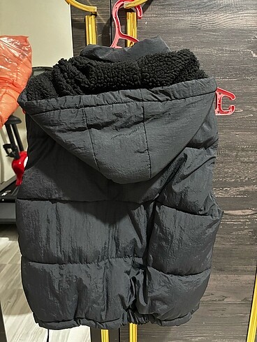Pull and Bear Siyah şişme yelek