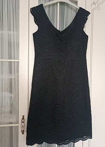 Dantel Detaylı Siyah Midi V Yaka Elbise - Görsel 2