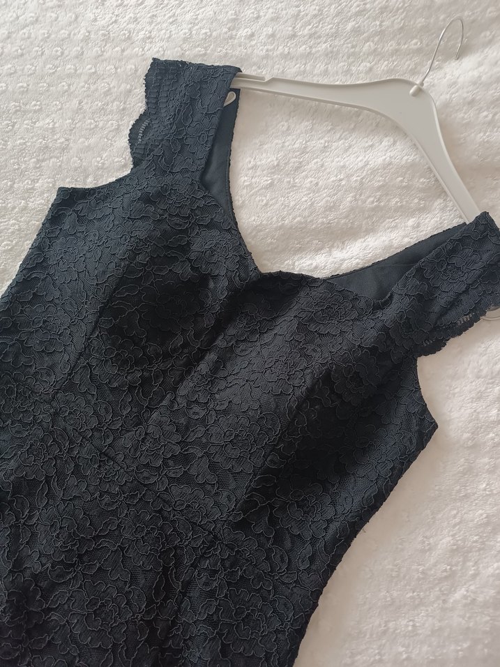 Dantel Detaylı Siyah Midi V Yaka Elbise - Görsel 4