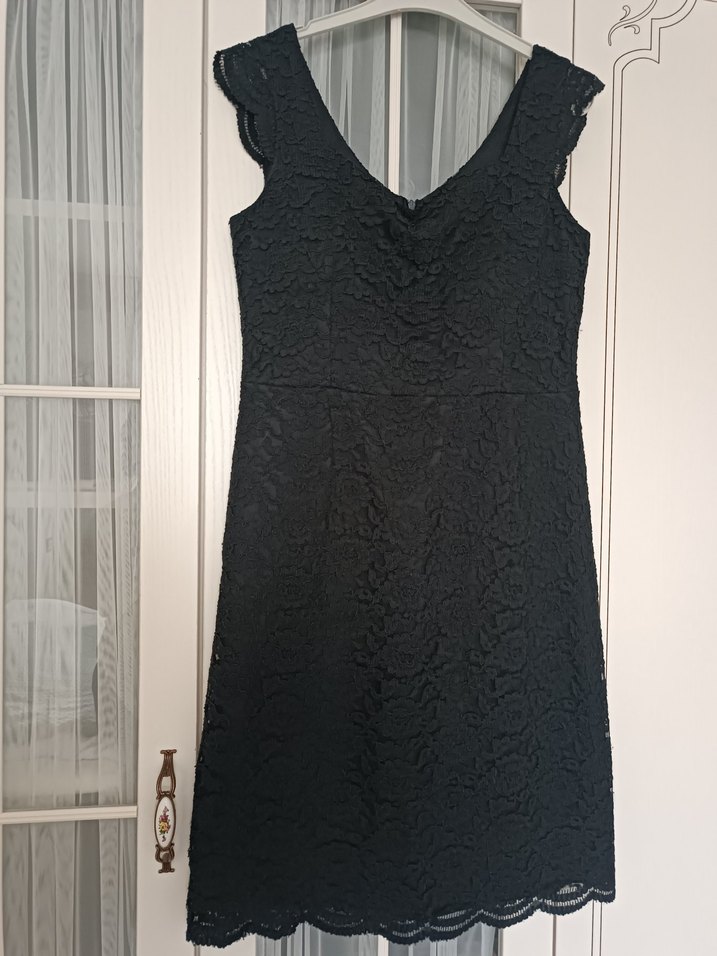 Dantel Detaylı Siyah Midi V Yaka Elbise - Görsel 2