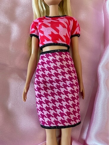Barbie Sadece kutusundan çıkardık hiç oynamadık sadece okul harçlığı çı