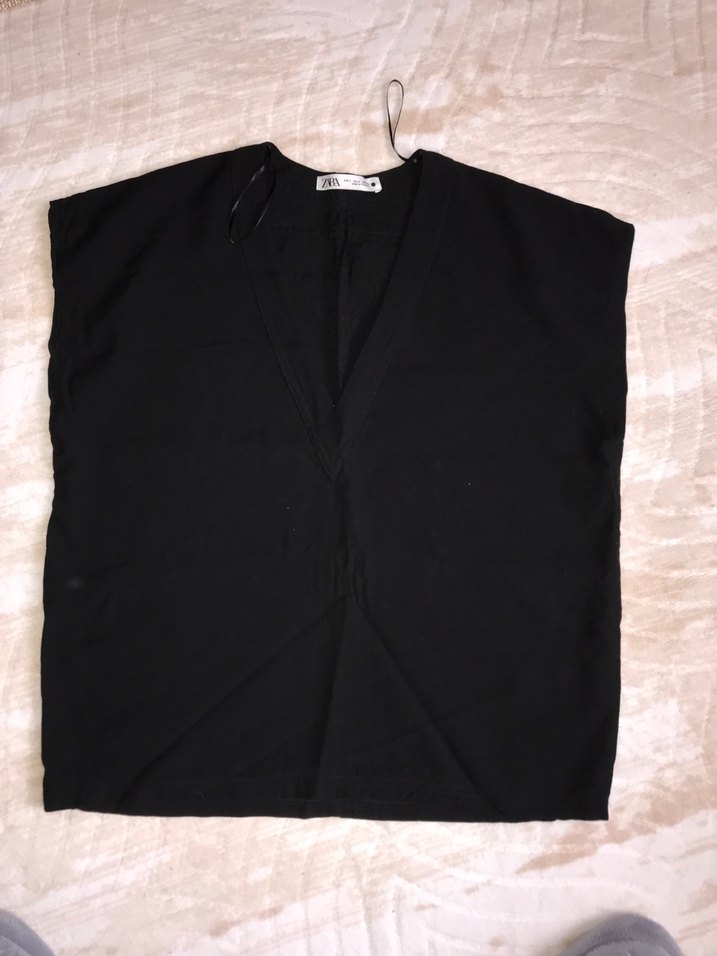 Siyah Keten V Yaka Kolsuz Bluz - Görsel 2