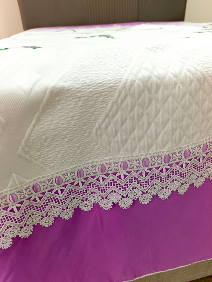 Mor Nakışlı Yatak Örtüsü - Görsel 3