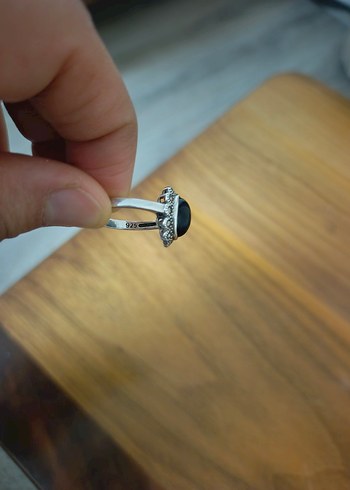 Siyah Oniks ve Markazit Taşlı Gümüş Yüzük - Görsel 2