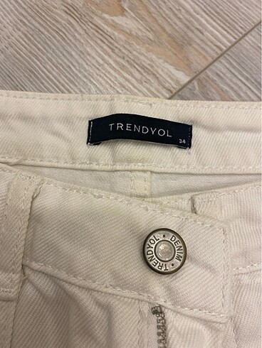 Beyaz kargo cepli jean - Görsel 2