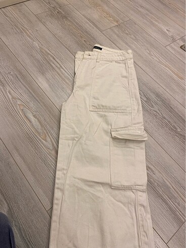 Beyaz kargo cepli jean - Görsel 3