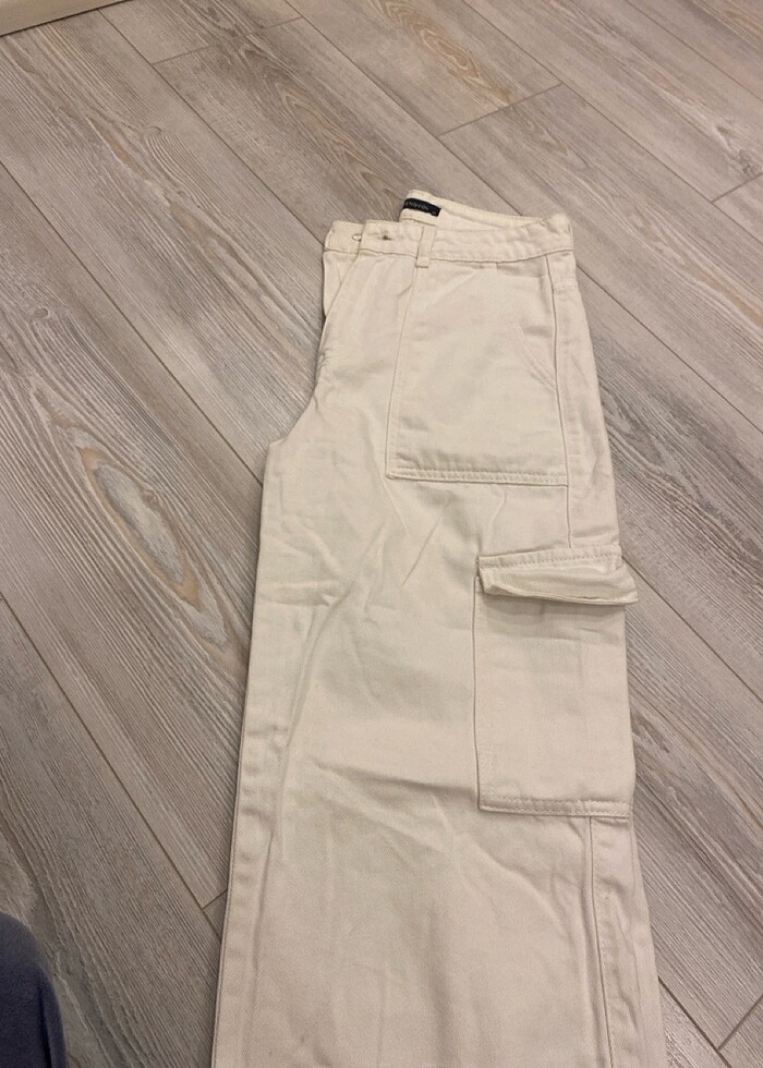 Beyaz kargo cepli jean - Görsel 3