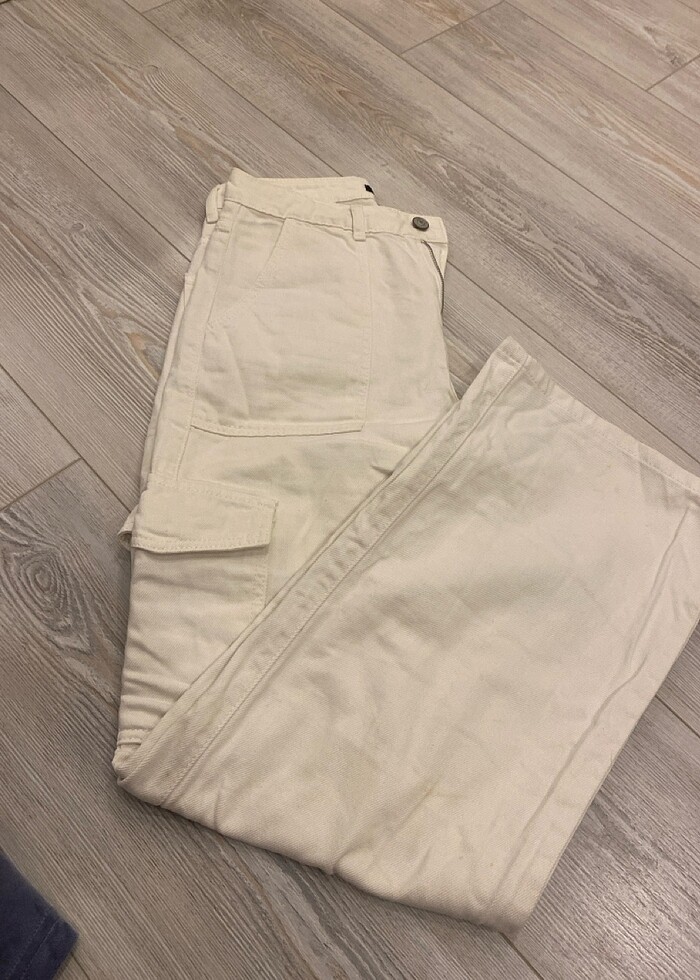 Beyaz kargo cepli jean - Görsel 4