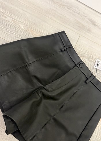 Siyah Deri Mini Kadın Şort - Görsel 3