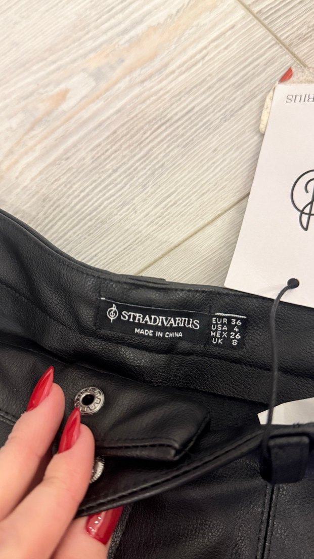 Siyah Deri Mini Kadın Şort - Görsel 5