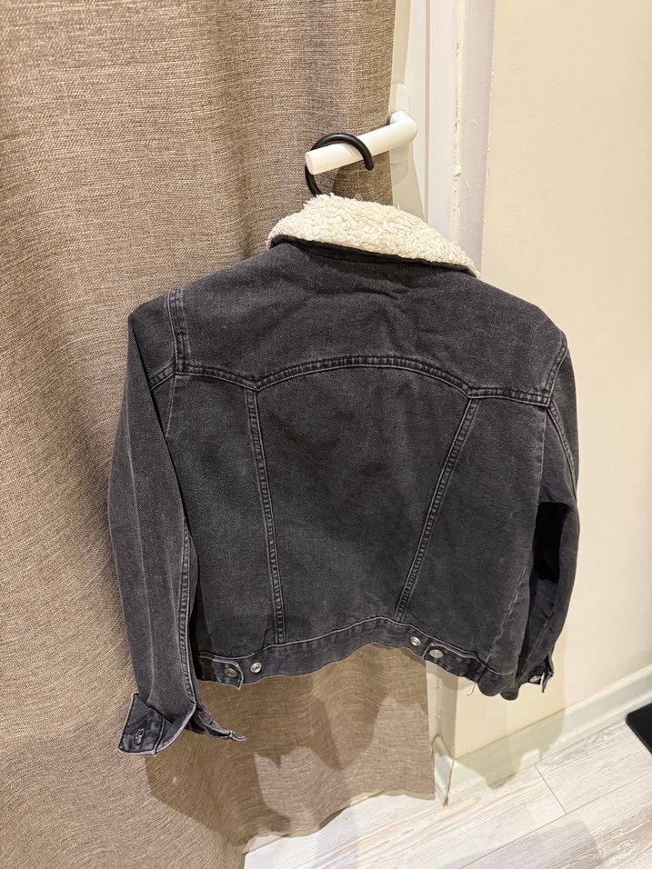 Siyah Kürklü Kadın Denim Ceket - Görsel 3