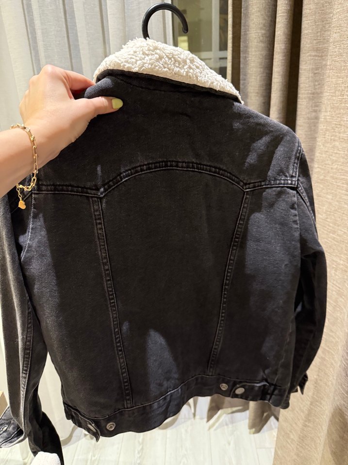 Siyah Kürklü Kadın Denim Ceket - Görsel 4