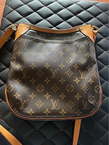 Louis Vuitton askili canta