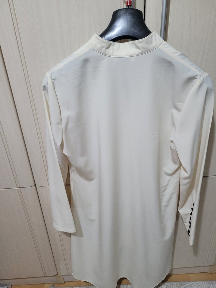 Düğmeli Beyaz Uzun Kollu Kadın Gömlek - Görsel 4