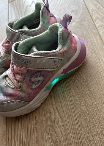 25 Beden çeşitli Renk Skechers Kız Çocuk Bağcıklı ve Cırt Cırtlı Renkli Spor Ayakkabı