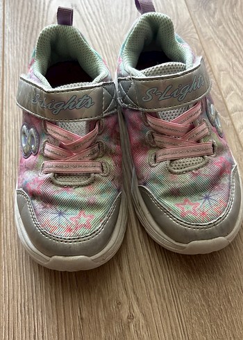Skechers Kız Çocuk Bağcıklı ve Cırt Cırtlı Renkli Spor Ayakkabı