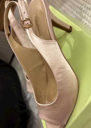 Bej Süet Dolgu Topuklu Kadın Ayakkabı - Görsel 4