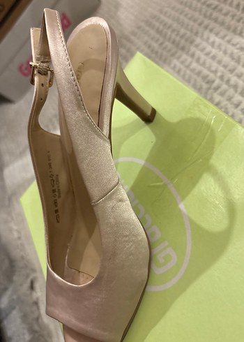 Bej Süet Dolgu Topuklu Kadın Ayakkabı - Görsel 3