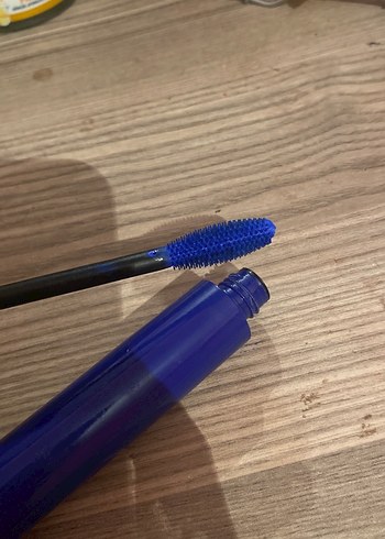 Parlak Mavi 24 Saat Kalıcı Maskara - Görsel 2