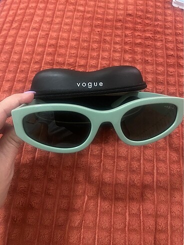 Vogue yeşil güneş gözlüğü