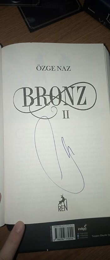 Beden Renk Bronz (ciltli, İmzalı kutulu)