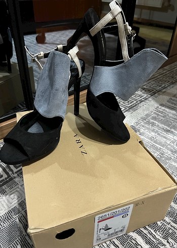 38 Beden Mavi Süet Tokalı Kadın Stiletto