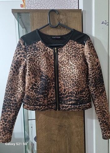 Leopar Deri Detaylı Ceket