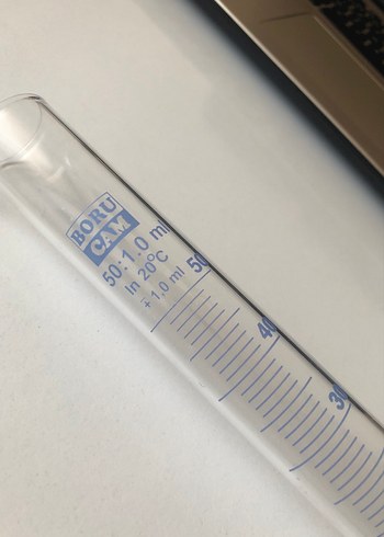 50 ml Mavi Ölçekli Cam Ölçü Silindiri Mezür - Görsel 2