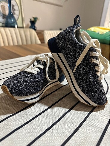 26 Beden Çocuk spor ayakkabısı