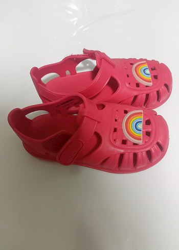 23 Beden Kız Çocuk Pembe Buckle'lı Terlik