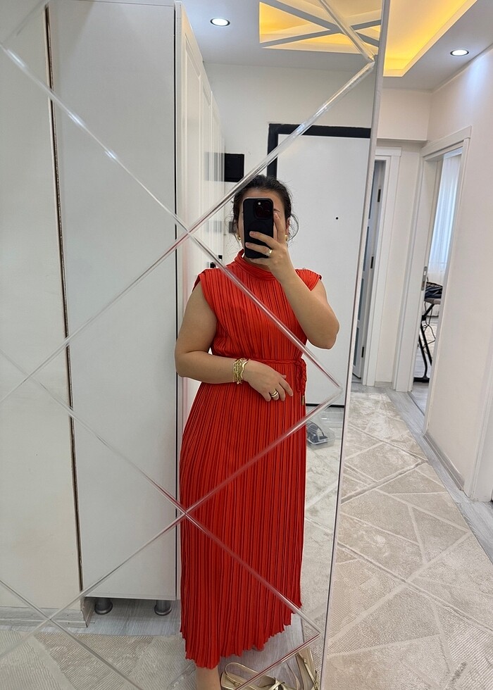 Turuncu Elbise - Görsel 1