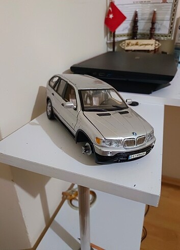 1.18 Burago BMW X5 