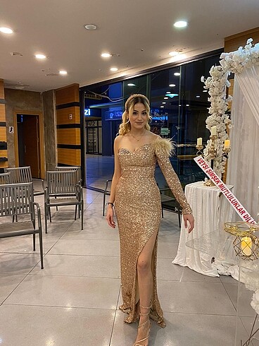 Nişan elbisesi