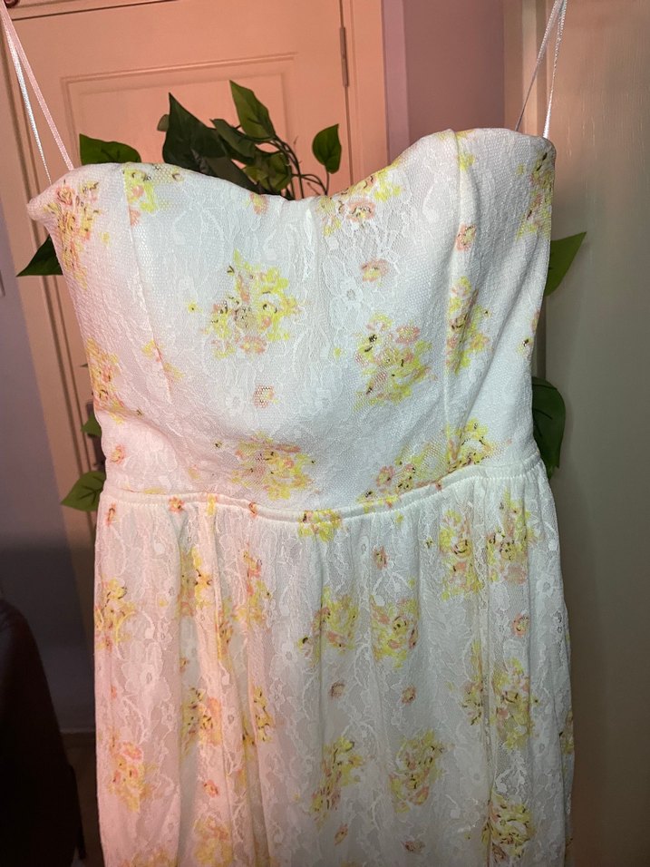 Beyaz Dantel Detaylı Straplez Bohem Midi Elbise - Görsel 3