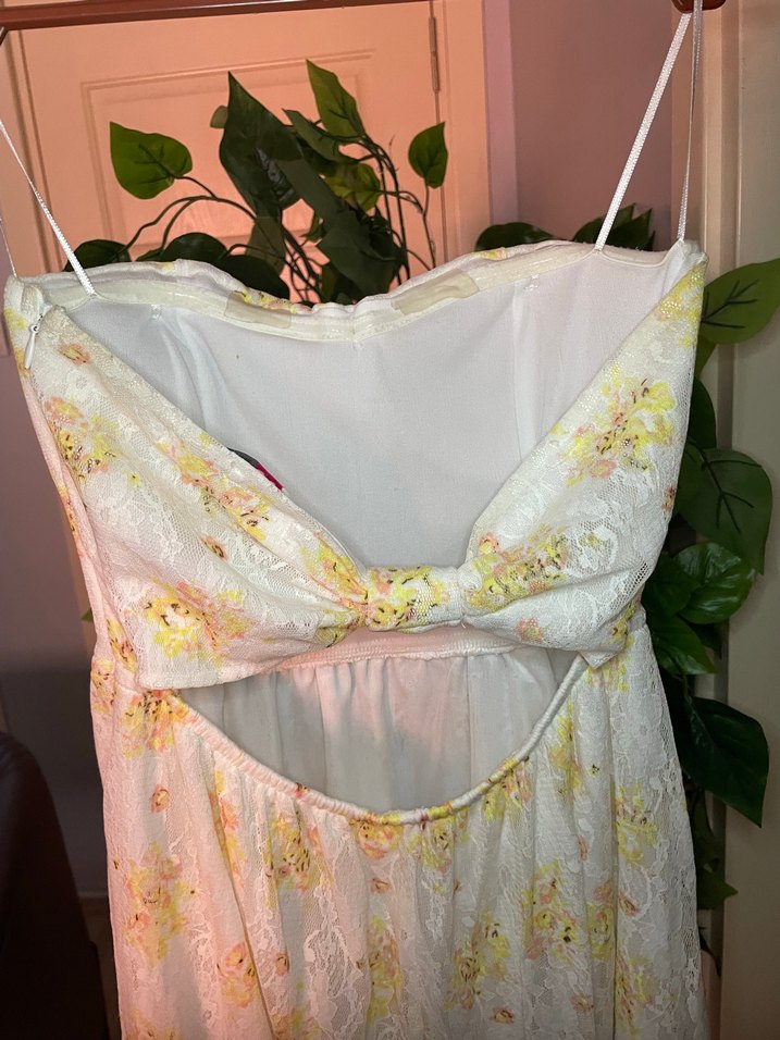 Beyaz Dantel Detaylı Straplez Bohem Midi Elbise - Görsel 4